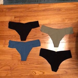 Victoria secret thong lot of 4 size m brand new